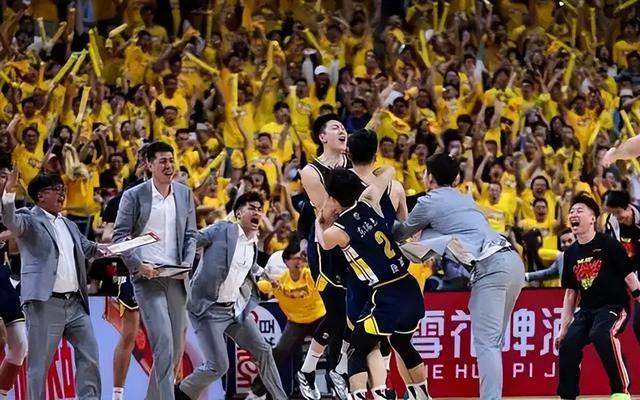 开云体育平台-三分31中8!11冠王广东8进4惨败,北京首钢掀翻热门?
